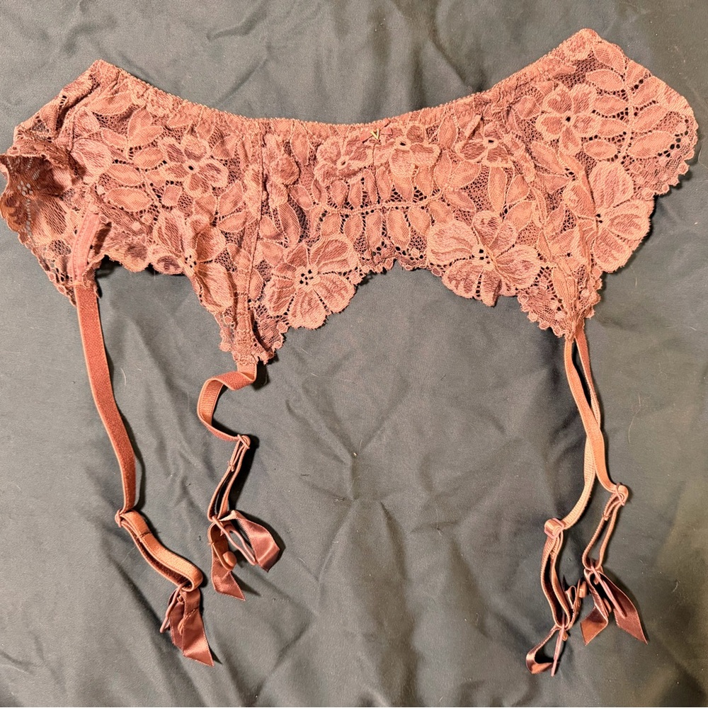 Victoria’s Secret Lace Floral Garter Belt – Periwinkle / Dusty Lavender, M/L